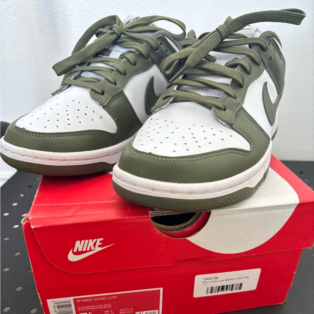 Nike dunk low olive green